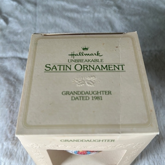 Vintage Hallmark Christmas Unbreakable Satin Ornament for Granddaughter 1981 NEW - Picture 3 of 8